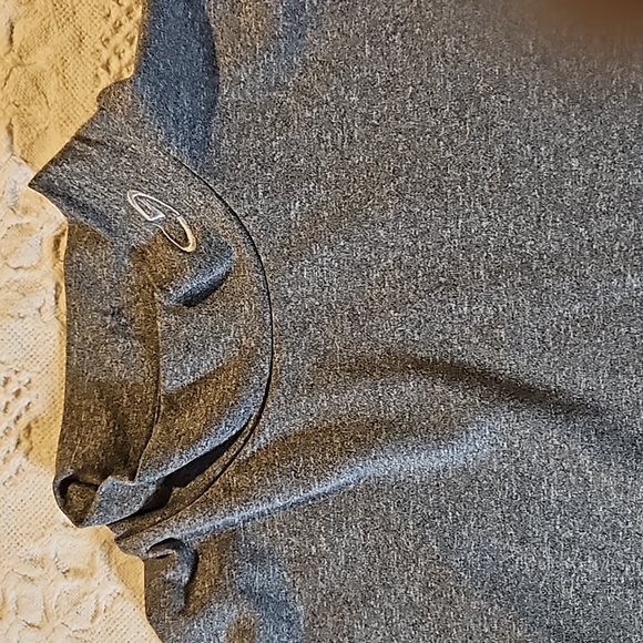 Boys large Champion duo dry mock neck baselayer - Picture 3 of 5